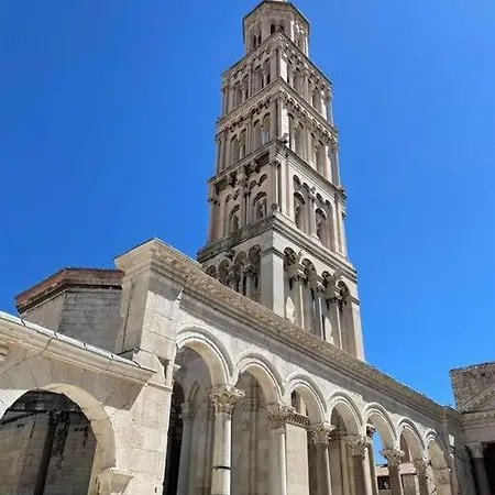 Apartamento Lovely In Split, Close To Attractions Split