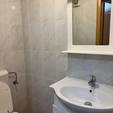 Spacious With 2 Bathrooms, Near And Center Daire