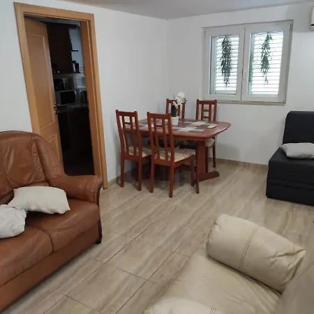 Apartamento Lovely In Split, Close To Attractions *