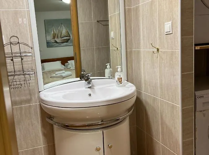 Spacious With 2 Bathrooms, Near And Center Apartamento Split
