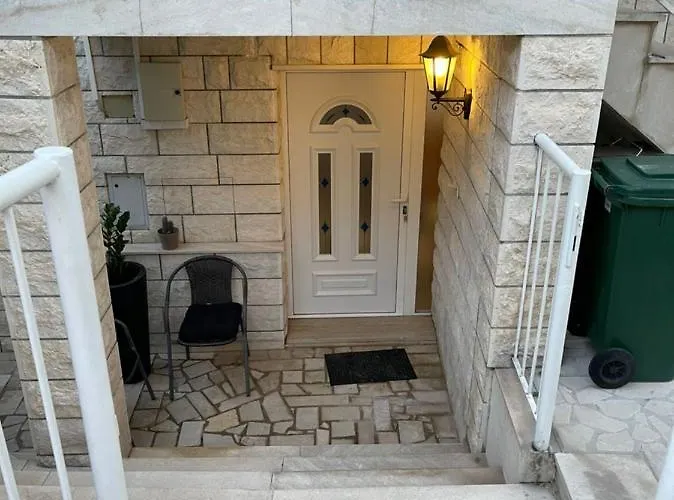 Apartamento Lovely In Split, Close To Attractions